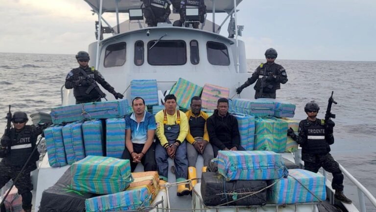 Fuerza naval salvadoreña incauta cargamento de 4,3 toneladas de cocaína en altamar