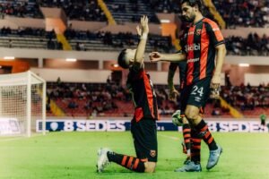 Alajuelense golea a Santa Ana en un marco de protesta de la afición
