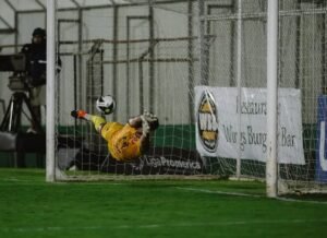 Leonel Moreira salva el penal en los últimos minutos, asegurando la victoria de Puntarenas sobre Santa Ana en la jornada de la Liga Promerica