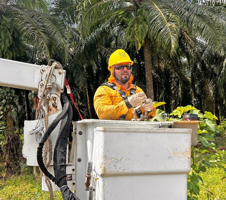 ICE mejora redes eléctricas en Quepos y Parrita para beneficio de 5.000 clientes