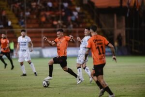 Puntarenas no afloja y sigue presionando a Alajuelense y Herediano