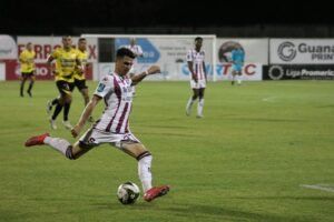 Saprissa sufre pero gana en Liberia: el VAR, Loría y Sinclair fueron protagonistas