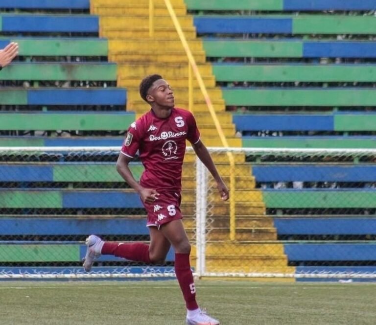 ¿Alajuelense le arrebata a Saprissa su joya goleadora?