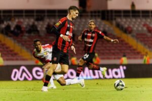 Henry Bejarano le da la razón a Alajuelense