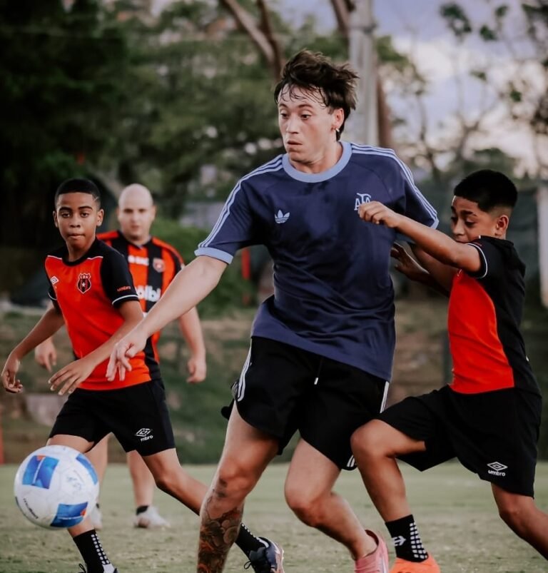 ¿Cómo se armó la mejenga en el CAR de Alajuelense con Paulo Londra?