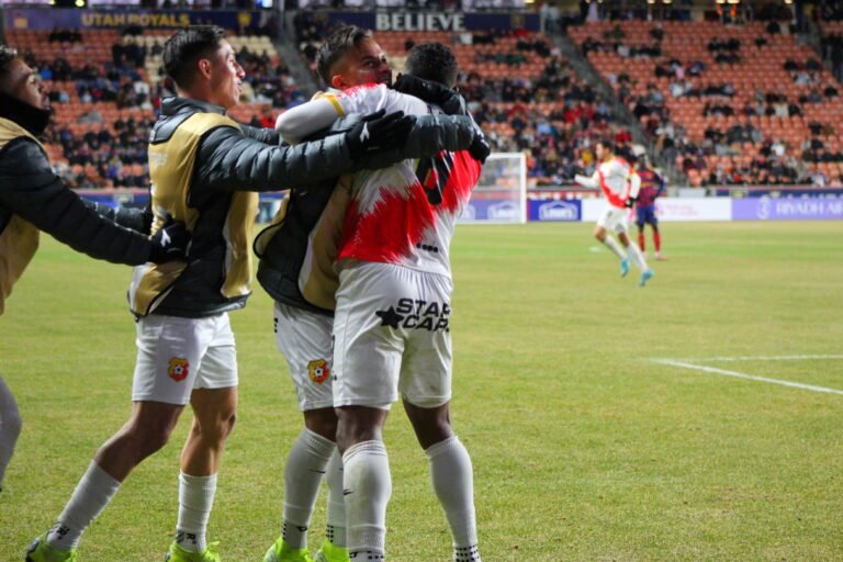 Randy Vega soñó su gol y lo hizo realidad con un penal de locura, no se lo pierda