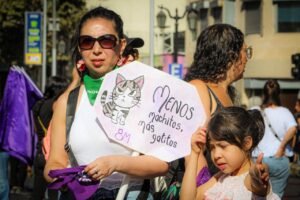 Decenas de miles de chilenas se tomaron el centro de Santiago por el día internacional de la mujer