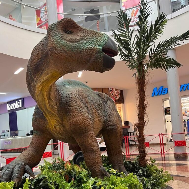 “Huellas del pasado”: dinosaurios invaden Heredia y lo convierten en una experiencia interactiva para descubrir, pintar y divertirse