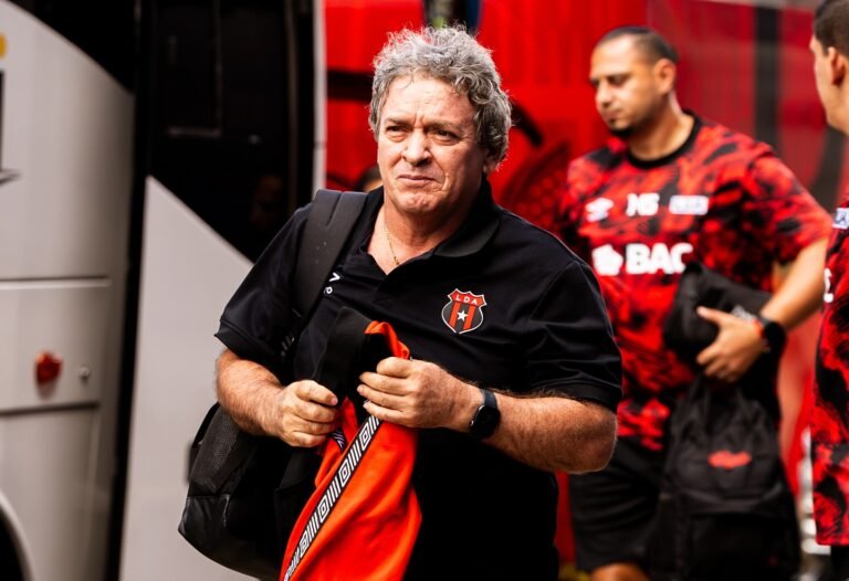 Óscar “Macho” Ramírez elige su primer XI para el primer título de la temporada