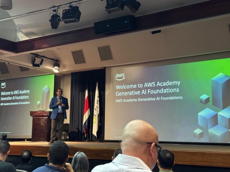 Costa Rica fue sede del AWS Innovation Day 2025: lidera el lanzamiento de curso pionero en IA generativa
