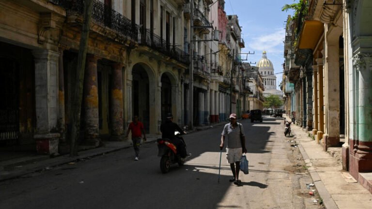 Renuncia la ministra cubana que negó la existencia de mendigos en la isla