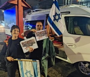 Detrás de cada foto hay una vida: Meir Popper conmueve en San Ramón con llamado por rehenes en Israel