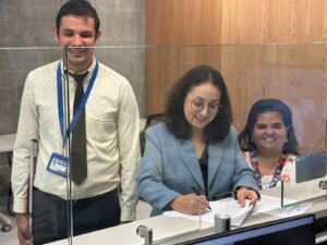 Luz Mary Alpízar impulsa reforma para garantizar autonomía de personas con discapacidad al firmar contratos