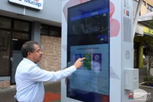 Cartago inaugura tótem interactivo municipal para facilitar trámites y brindar información a los romeros