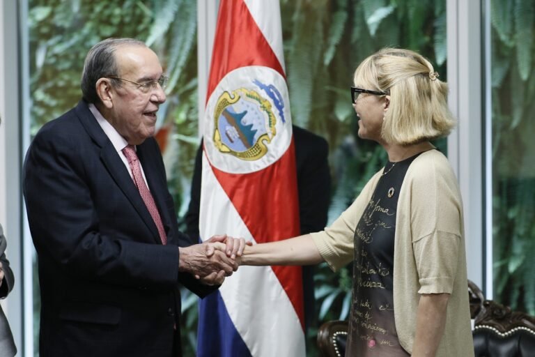 Arias: Actualmente nos enfrentamos a cambios geopolíticos vertiginosos, con liderazgos volubles