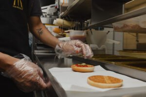 Vecinos de Grecia podrán participar en feria de empleo para nuevo restaurante