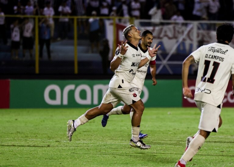 Alajuelense saca la tarea contra Alianza en Copa Centroamericana