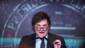 Milei celebra un “punto bisagra” tras un triunfo histórico en las legislativas argentinas