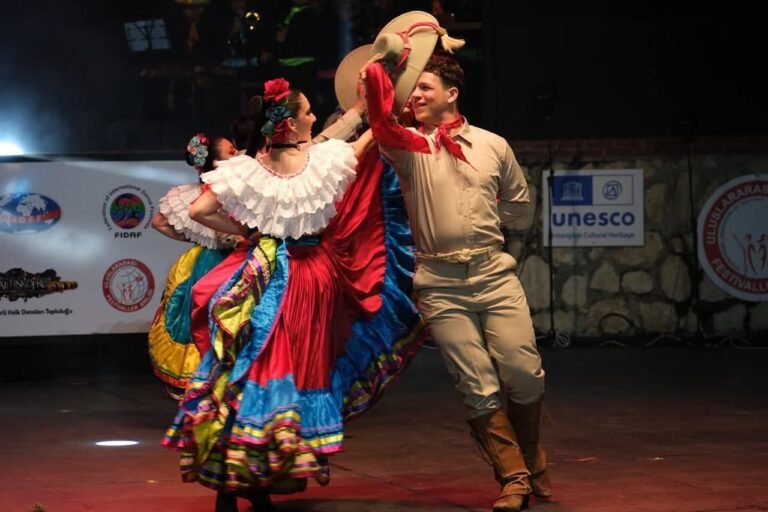 Costa Rica conquista el corazón de Turquía en festival internacional