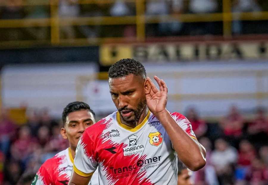 Herediano se queda sin delanteros con salida inesperada