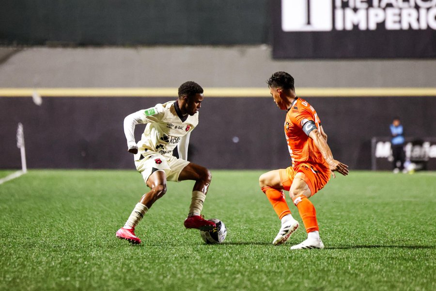 ¿Alajuelense negocia un préstamo por Kenyel Mitchell?