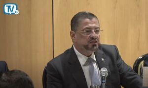 Chaves asegura que fiscal falsificó caso BCIE de la manera más burda y absurda