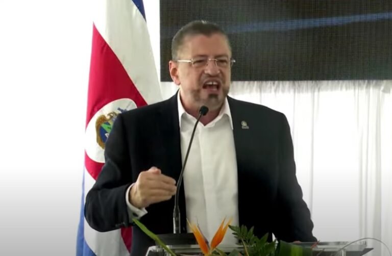 Chaves: Nos hemos enfrentado a sindicatos corrompidos y corruptos y a burócratas descarados