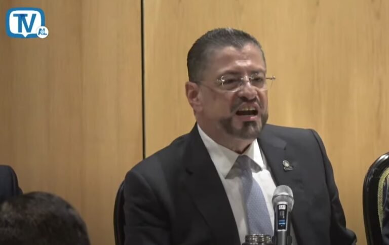 Rodrigo Chaves califica al fiscal general de incompetente y torpe