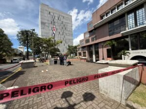 Empleados públicos participaron este miércoles en el Simulacro Nacional 2025