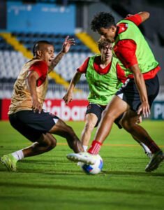 Óscar Ramírez explica por qué la ausencia de Creichel Pérez “le facilita las cosas”