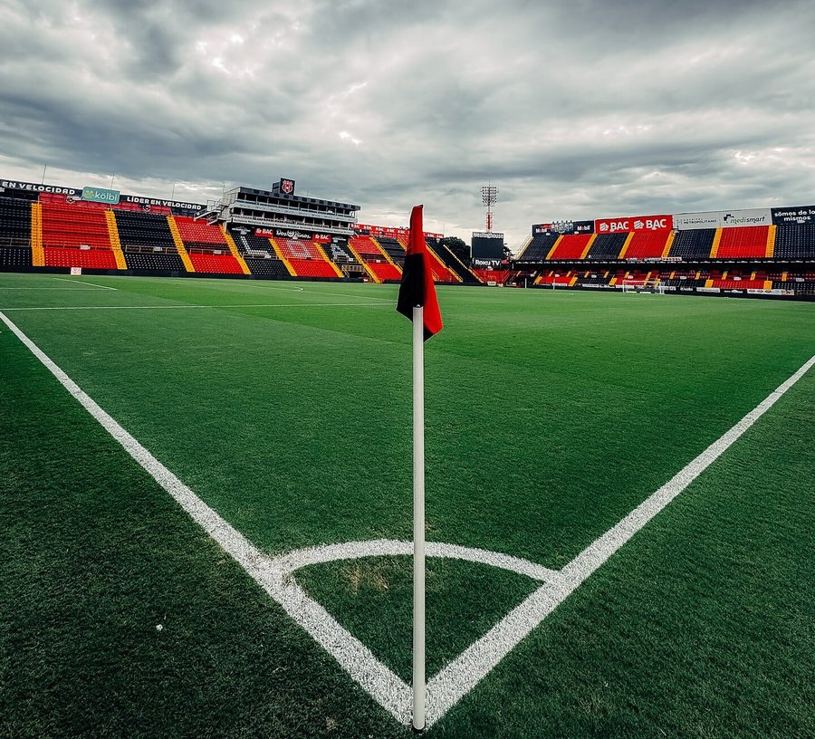 Alajuelense reporta dos salidas más