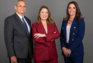 Dobles lleva como candidatos a vicepresidentes a una lideresa en comunicación y a un exministro PAC