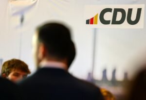 Conservadores alemanes ganan elecciones, pero AfD triplica apoyo