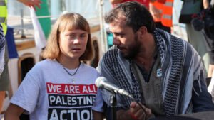 Flotilla con activistas propalestinos que iba rumbo a Gaza vuelve a Barcelona por el mal tiempo