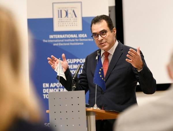 El mayor reto para América Latina es “la fragmentación brutal del sistema de partidos”