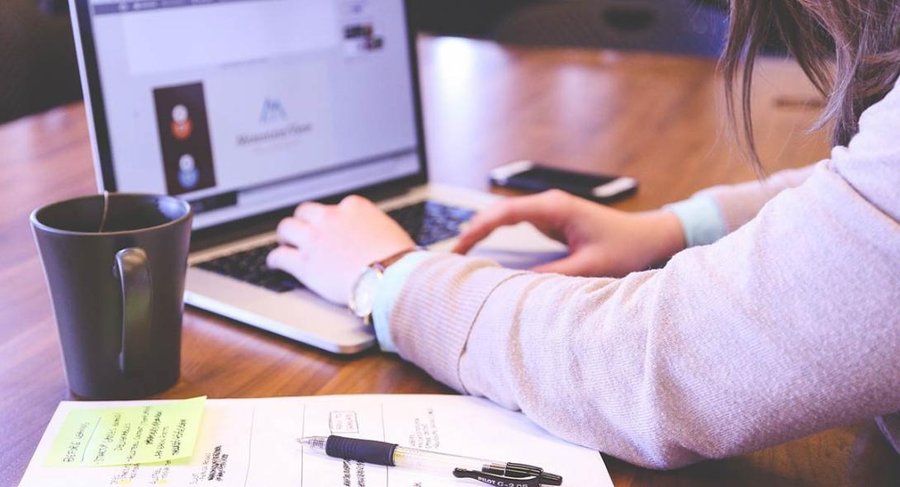 McKinsey: Reducir la pobreza educativa es posible con tecnología y filantropía