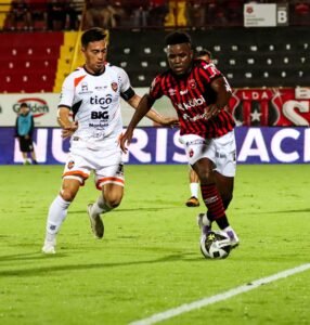 Joel Campbell confiesa por qué se le hizo fácil decidir jugar con Alajuelense en lugar de Saprissa