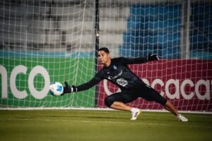 Kevin Briceño explica su grueso error en primer gol de Olimpia