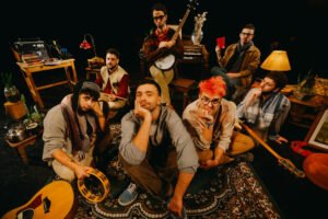 Alan Sutton y Las Criaturitas de la Ansiedad debutan en Costa Rica con un concierto íntimo y emotivo