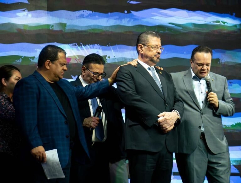 Alianza Evangélica eleva oraciones por el presidente Chaves y celebra anuncio sobre norma del aborto