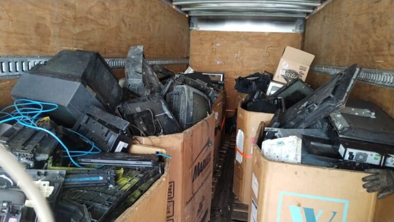 Recolección de residuos electrónicos llega a Talamanca con el respaldo de Grupo Unicomer