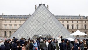 Cinco nuevos arrestos por el robo de las joyas del Museo de Louvre