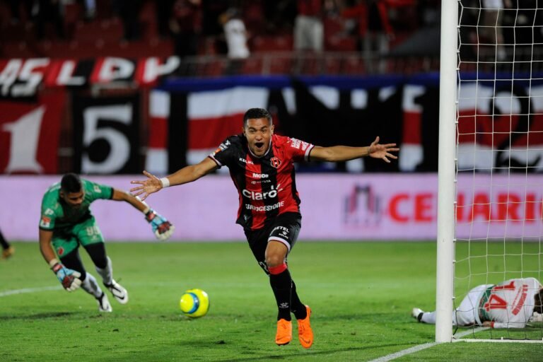(Video) Róger Rojas segundos antes de una operación vital: “Bendita la hora en la que llegué a La Liga”