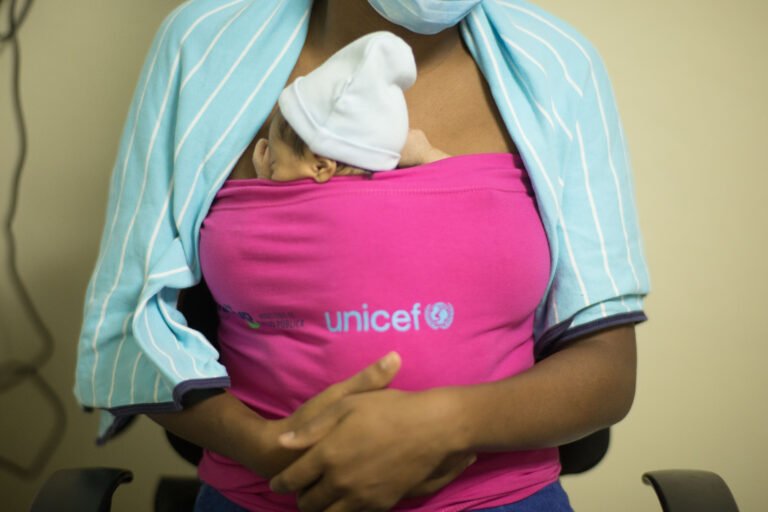 “Un abrazo para cada bebé”: Kimberly-Clark renueva su compromiso con la niñez en América Latina y el Caribe