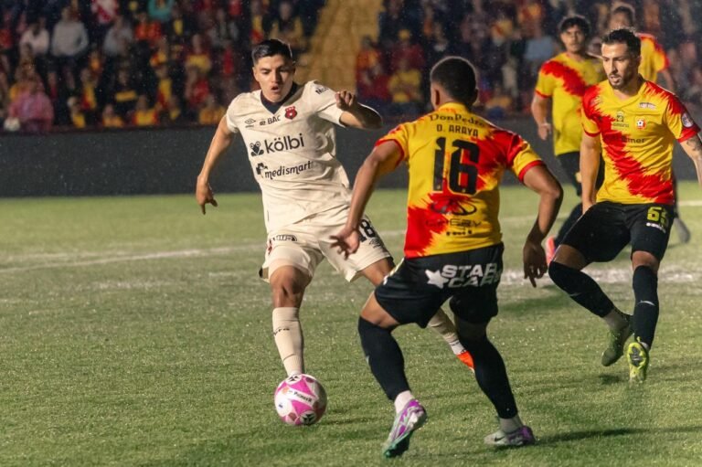 La ‘combinativa’ del Macho golpeó a Herediano, no se pierda los goles