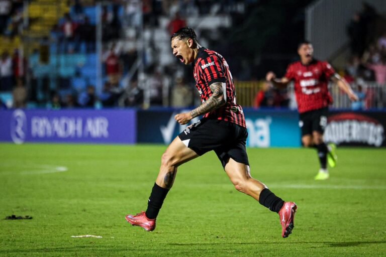 Alajuelense peleará el tricampeonato contra Xelajú tras hincar al Olimpia