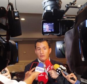 Enrique Oses explica las jugadas que detonaron la polémica tras el clásico