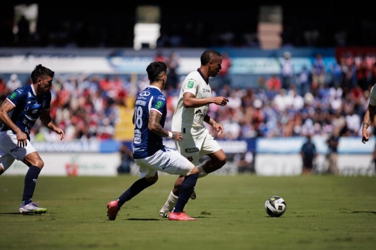 ¿Qué detonó la bronca en los camerinos? Xenofobia y un ‘gorrazo’ a un adulto mayor en el Fello Meza