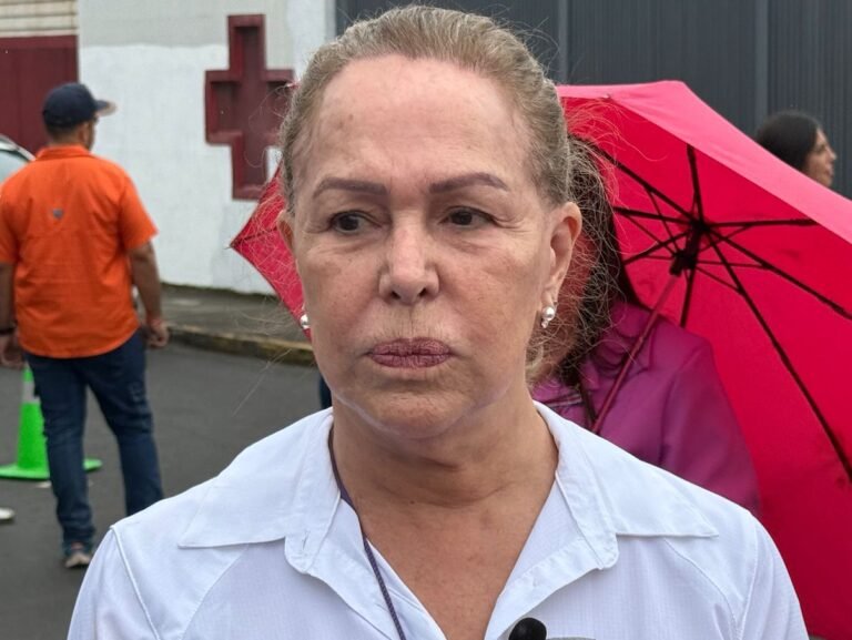 Ana Virginia Calzada se autodenomina “chancletuda” y sale en defensa de la UCR