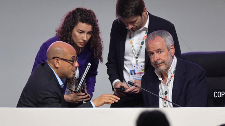 COP30 sella un acuerdo de adaptación y financiación, pero deja fuera a los combustibles fósiles